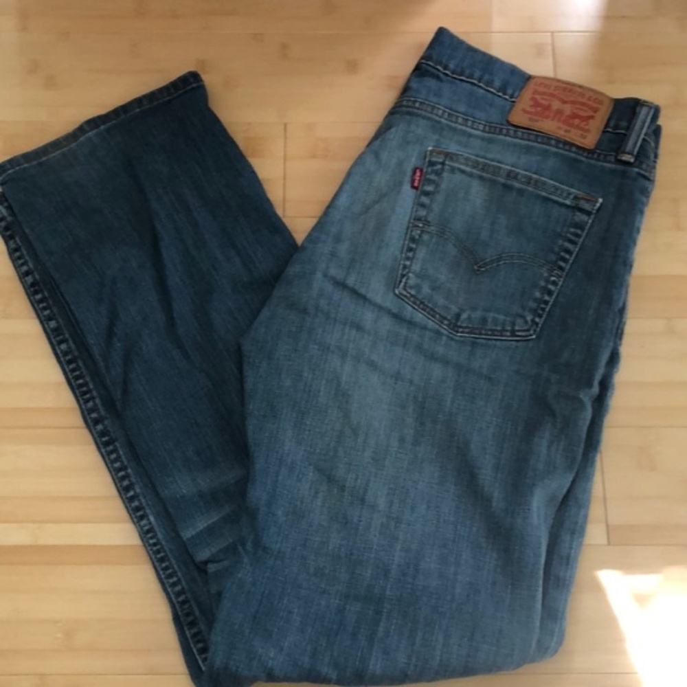 Gently Used Men's Levi 550 Jeans - Size 42-32